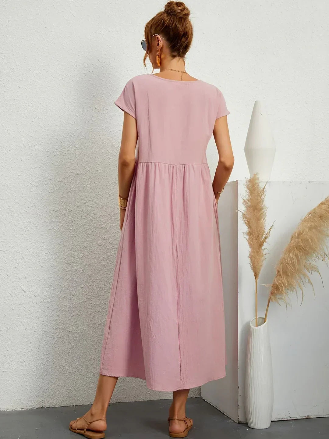 Lucyna - Midi sukienka w płynnej elegancji ponadczasowej