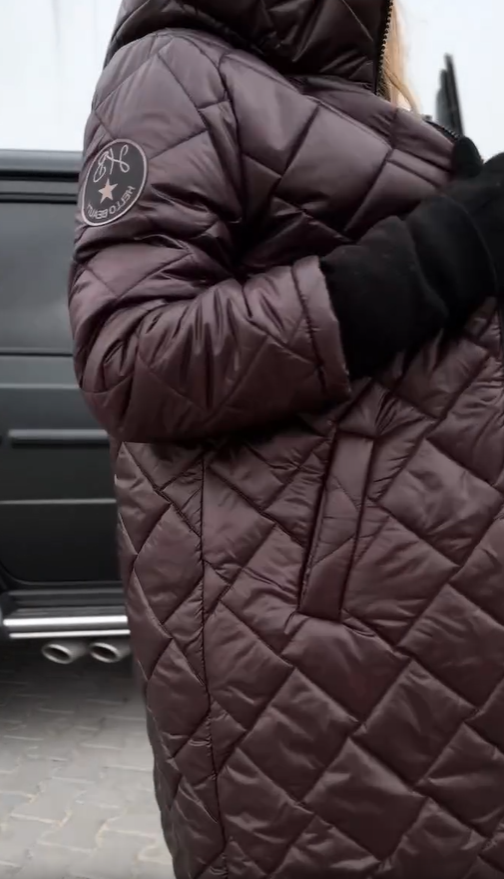 Bogna - Elegancka pikowana kurtka puchowa z kapturem